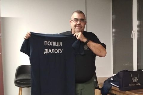 Американський перемовник провів столичним поліцейським тренінг з ведення кризових переговорів