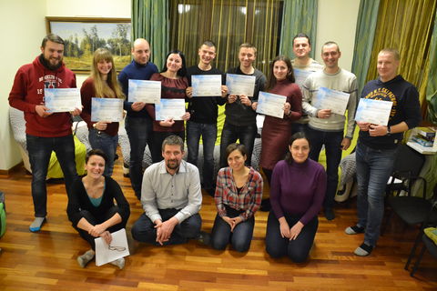 Навчання ННС для поліції діалогу: коли слова кращі за зброю