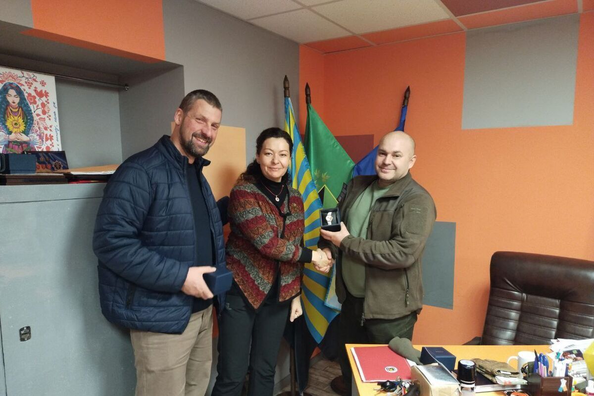 Знак визнання дії «Простору гідності» у громадах на лінії фронту